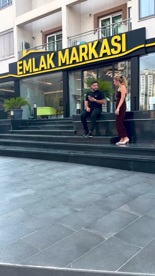 Emlak Markası storefront content shoot