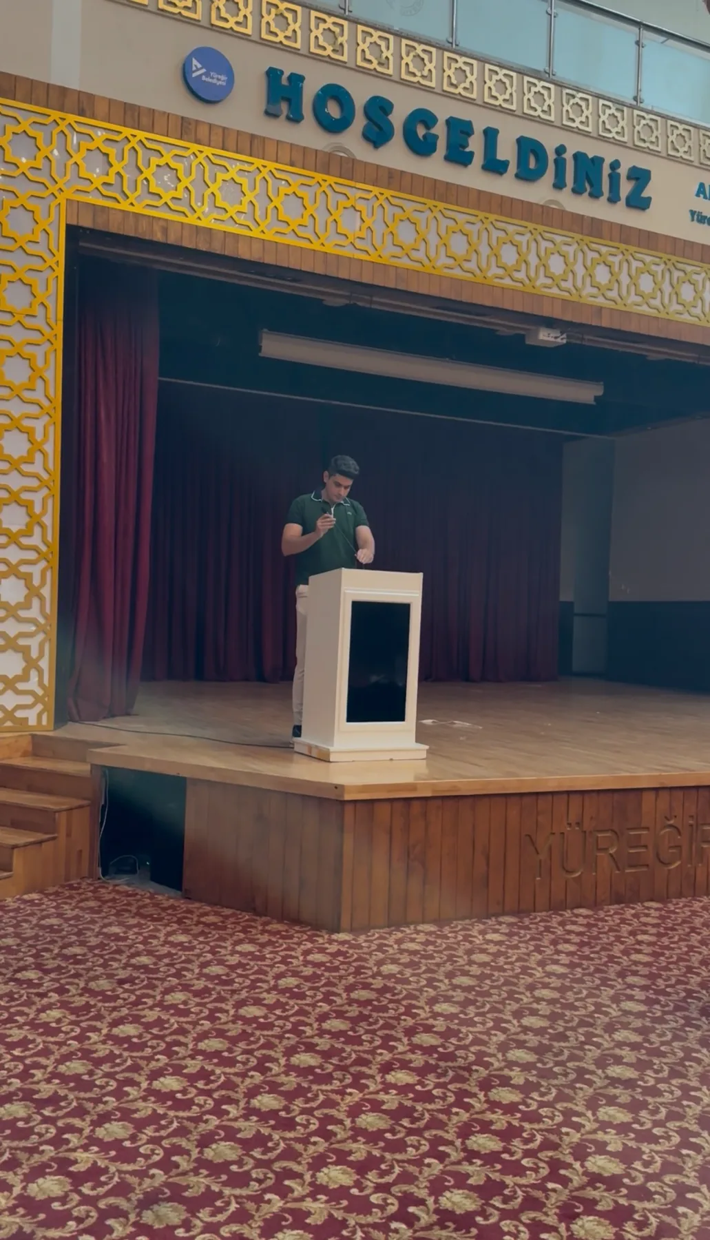 Zakaria Aziza bir etkinlik ve kreatif liderlik ortamında